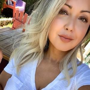 Meet your Posher, Erika